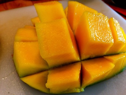 Cutting a mango in cubes